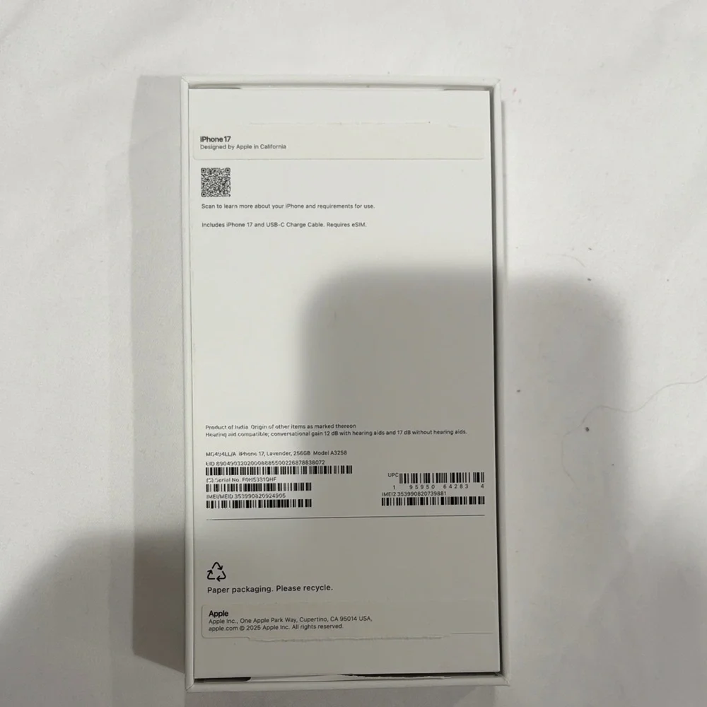 Apple iPhone 17 box Smartphone in Lavender Hue